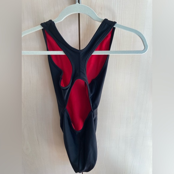 **SOLD** Reversible red/black TYR swimsuit - Picture 2 of 11
